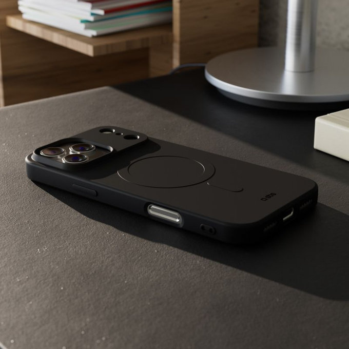 Калъф Instinct Mag, съвместим с MagSafe за iPhone 17 Pro, Черен, SBS