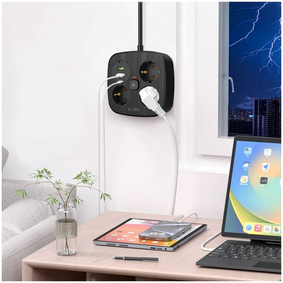 Мрежово зарядно PCS3X4 Power Strip 2 USB & 2 USB-C & 3 Socket 200cm, черна, Tech-Protect