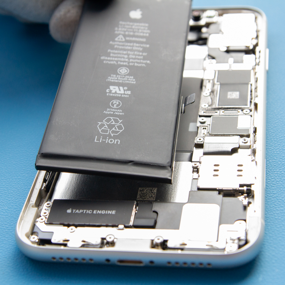 Смяна на батерията на iPhone 11
